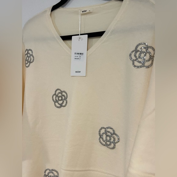 MOEWY Beige Silver Floral Embellished Sweater Size “Taille Unique” (One Size) - Picture 2 of 3